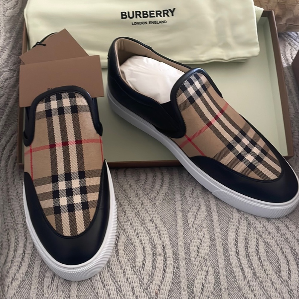 Burberry sneakers UK6.5.  EUR39.5